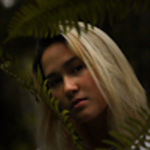 Meet your Posher, Enika